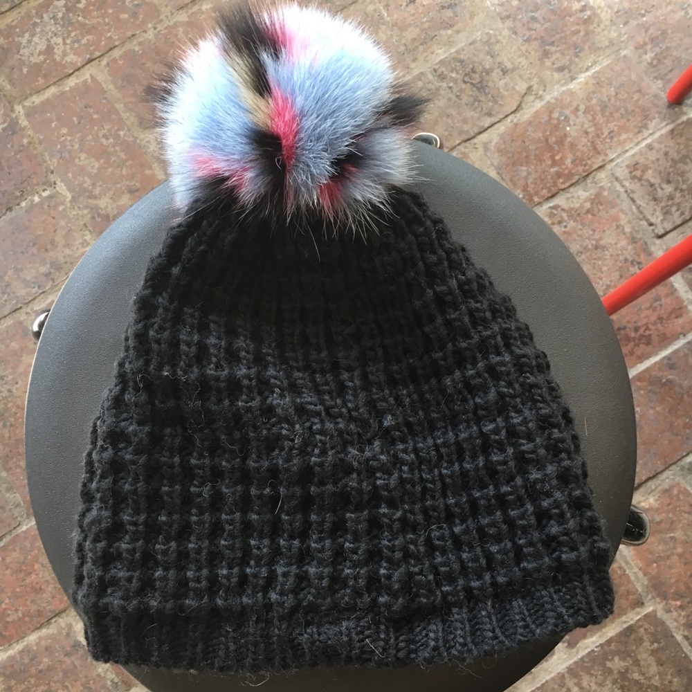 Kyi Kyi Pom Pom Hat